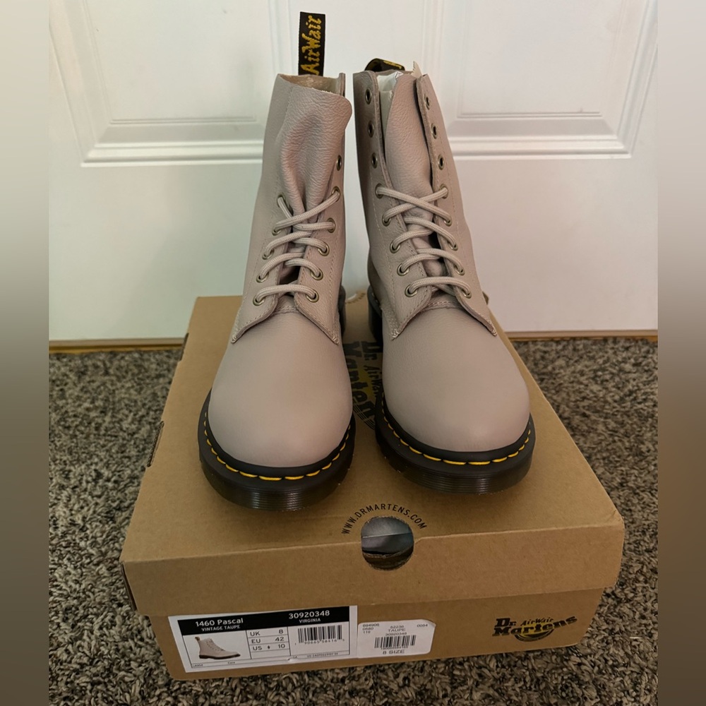 Dr. Martens 1460 Pascal Vintage Taupe Leather Lace Up Boots NIB Size Women’s 10 - Picture 2 of 6